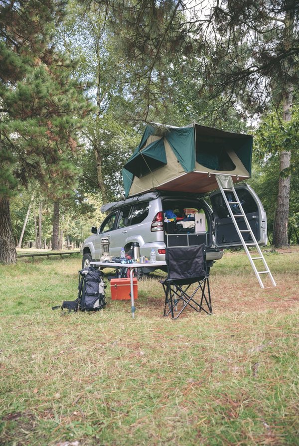 Profiter du camping avec une tente de toit
